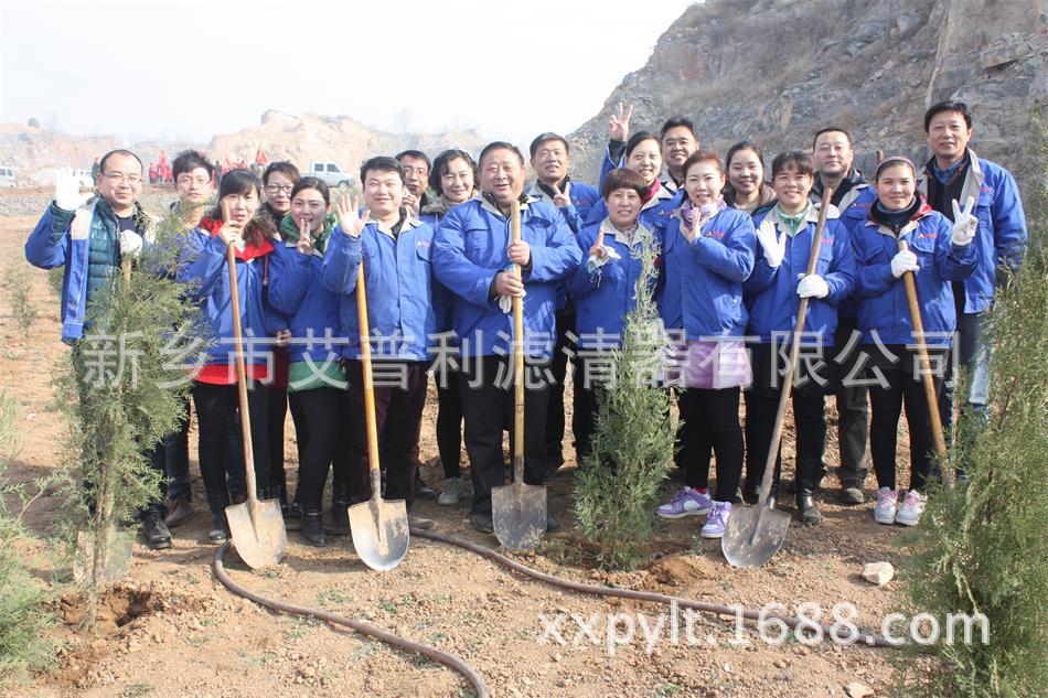 艾普利鳳凰山植樹，為美麗新鄉(xiāng)添新綠(圖1)